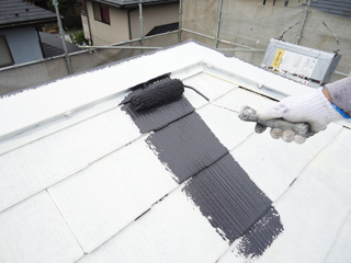 屋根塗装　上塗り　1回目