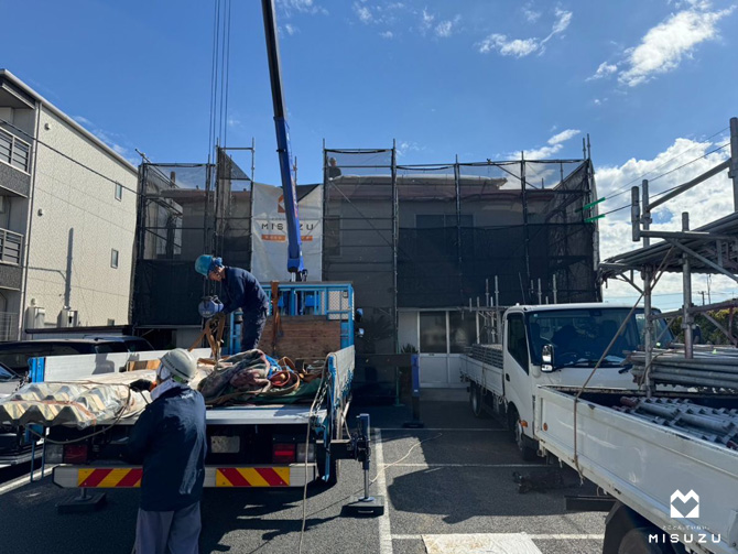 足場や高所作業者が必要か