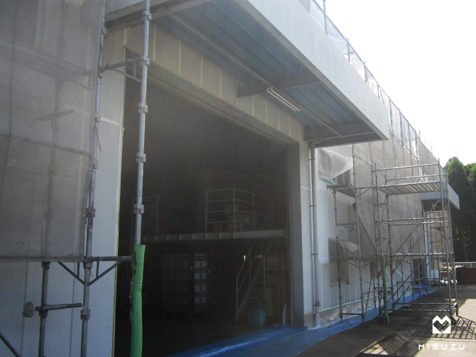 工場を可動しながら施工するか