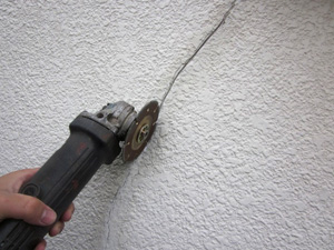 サンダーで拡幅