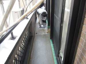 脱泡ローラ作業