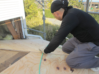野地板、増し張り作業