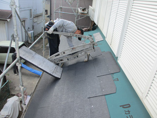 スレート瓦を葺きます