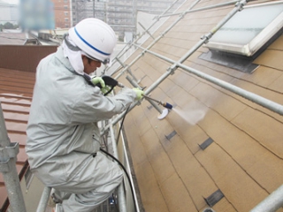 屋根高圧洗浄作業