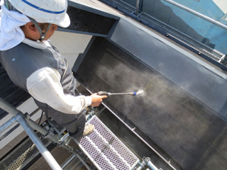 屋根高圧洗浄作業