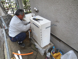 新規給湯器取付け