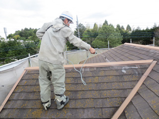 屋根バイオ洗浄剤散布