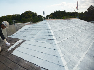 屋根塗装　下塗り　1回目