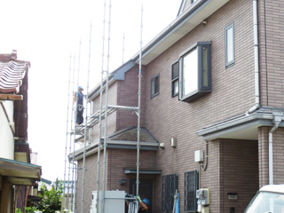 足場組立中