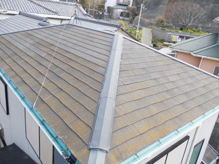 褪色・汚れが目立つ屋根