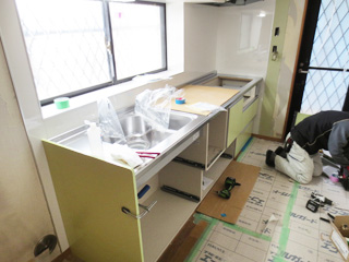 新規キッチン組立