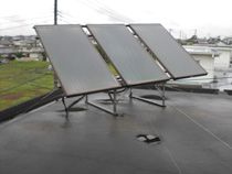 古くなった太陽温水器