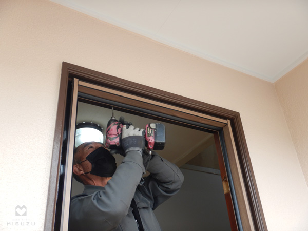 間口が少し狭くなります