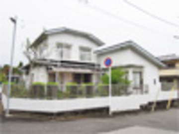 家の形を利用して2色仕上げに