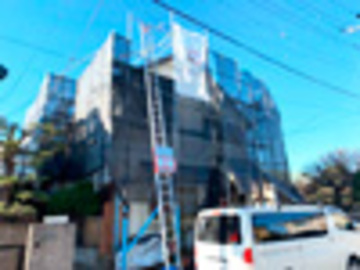 金属屋根工事3件施工中です。