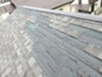 台風で破損したアスファルトシングルを葺替え