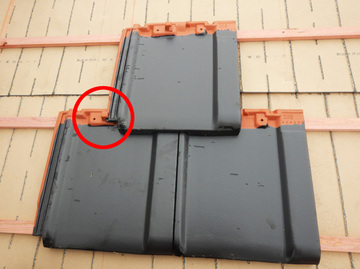 雨の合間で瓦葺き替え