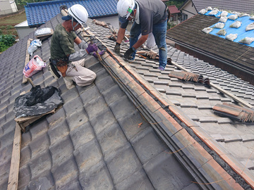 棟瓦を横筋補強棟伏工法で積み直しました