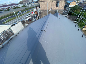 シングルの上から金属屋根を重ね張り