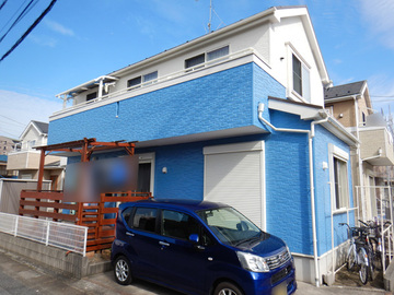 サイディングを爽やかなブルーで仕上げました