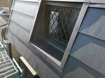 カバー工法でひび割れ壁の悩み解消