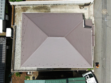 雪止めを取り付けて屋根塗装