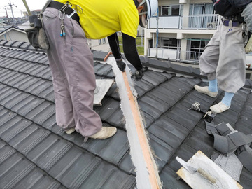 棟瓦の取り直し工事を行いました