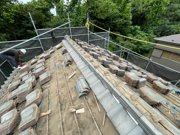 瓦屋根から金属屋根に交換しました