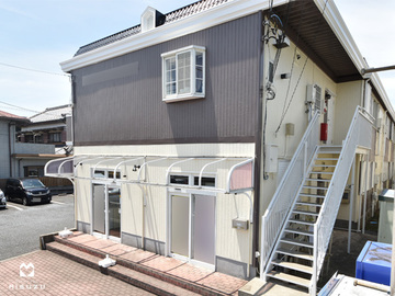 上側を濃い色で仕上げました｜アパートの外壁塗装