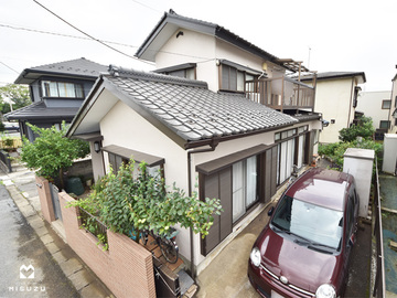 1階屋根葺き替え・破風板金巻き・軒天張替え