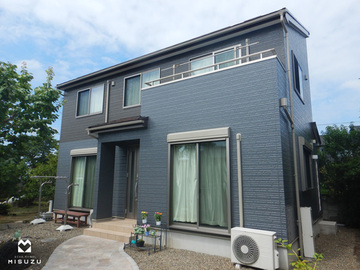 外壁塗装 グレーとブラウンの鉄板配色