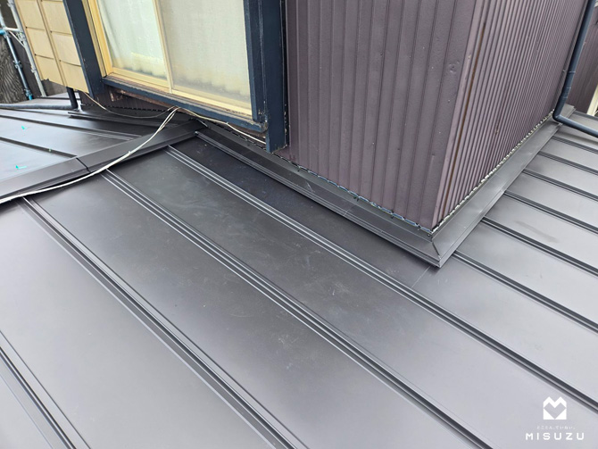 役物板金の取付け
