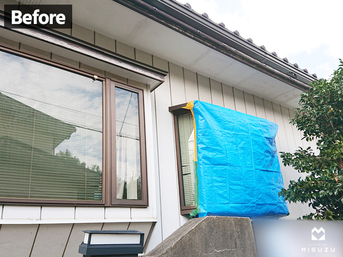 千葉市緑区・台風時の飛来物による窓破損　施工前