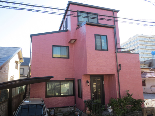3階建て積水ハウスの外壁をピンクで塗装 千葉市 リフォームの株式会社みすず